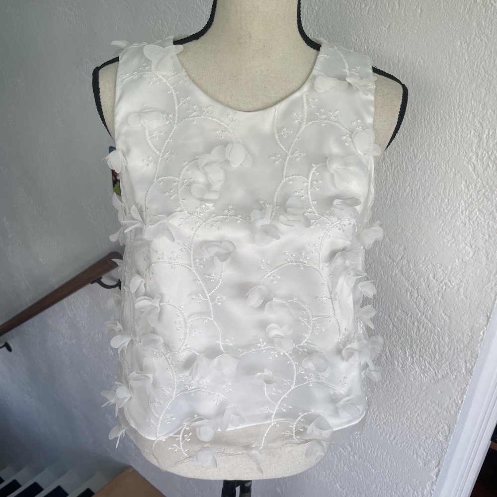 Eliza J 3D Butterfly Appliqué Embroidered White Sleeveless Blouse NWOT Size‎ 8